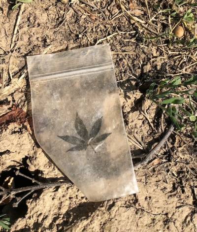 Drogent�tchen auf dem Bolzplatz an der Breiten Stra�e im August 2020. 