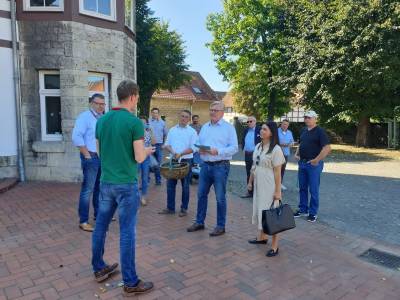 Hauust�rwahlkampf mit Gespr�chen mit den B�rgerinnen und B�rgern von Banteln - hier Hof Hunze !