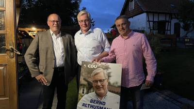 Dietmar Zimmer und ich treffen Bernd Althusmann im Wahlkampf im Klosterst�bchen in Haus Escherde.