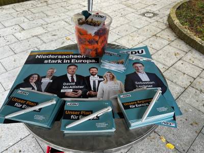 Infostand zur Europawahl am Rande des Wochenmarktes in Gronau (Leine) am 31.05.2024 !