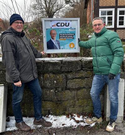 Neuer CDU-Schaukasten f�r Betheln - Dietmar Zimmer und Lars Wedekind im Einsatz am 11.01.2025 !