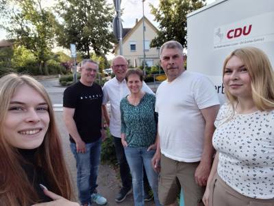 Der Vorstand begr��t die neuen Mitglieder in seinen Reihen. 