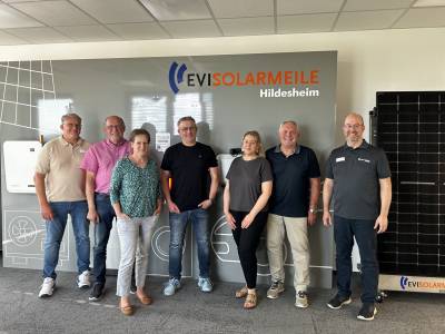 Besuch einer Abordnung der CDU-Fraktionen der Stadt Gronau (Leine) und der Samtgemeinde Leinebergland am 03.07.2025 bei der EVI Solarmeile. 
