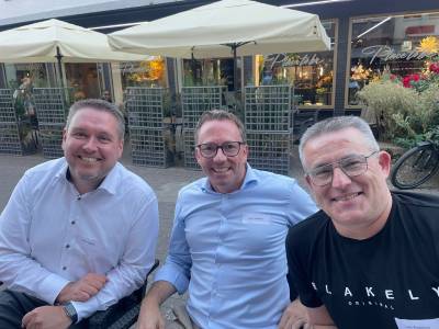 Andre Ceglarek (CDU Sibbesse), SGBGM Leinebergland Volker Senftleben (SPD) und Lars Wedekind (CDU) am 18.08.2025 beim Sommerfest der CDU KT-Fraktion in Hildesheim. 