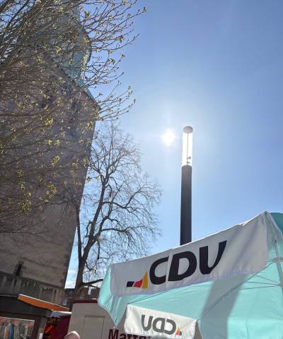 Bestes Wetter beim ersten Einsatz des neuen CDU - Sonnenschirmes auf dem Markt am 02.04.2026 !
