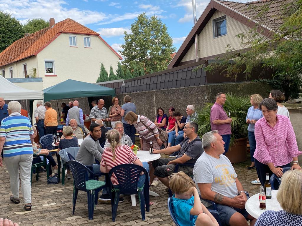 Guter Besuch auf dem Sommerfest des CDU OV Banteln am Lindenhof. 