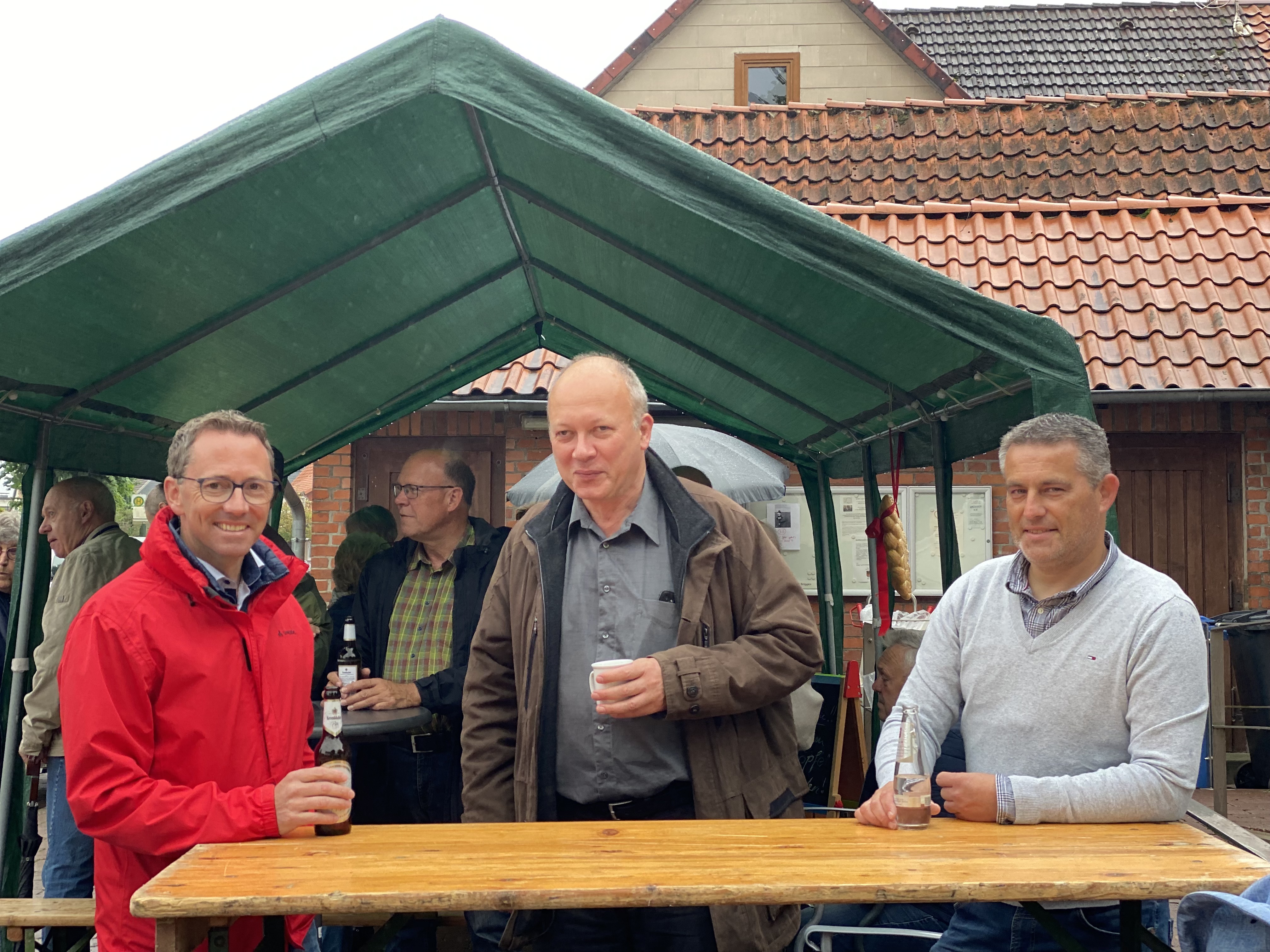 Volker Senftleben (SPD), Peter Schwarze (CDU Banteln) und Lars Wedekind (CDU) in Brüggen am Sonntag Vormittag!