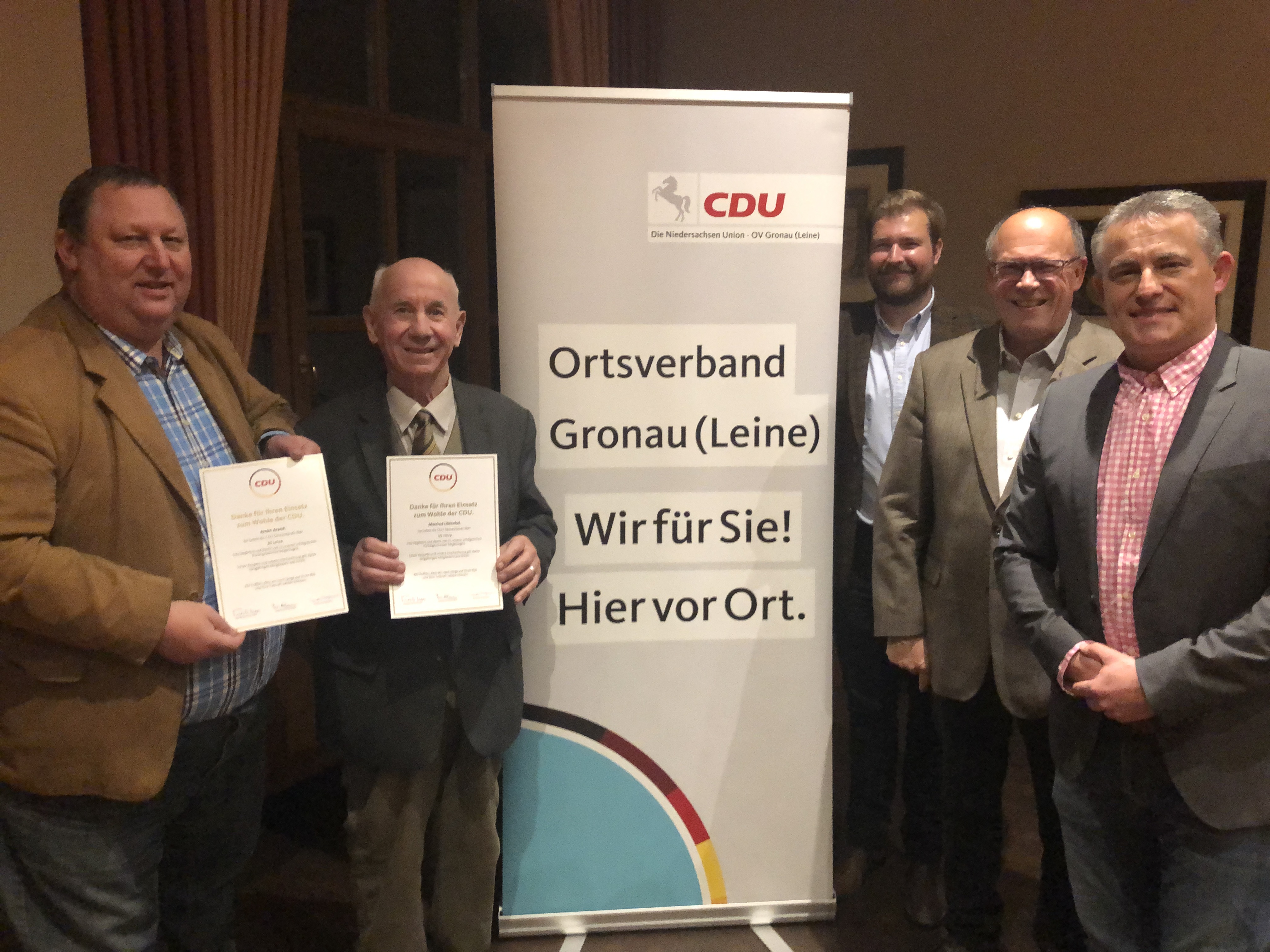 Armin Arand und Manfred Lilienthal (links) wurden für 30 Jahre und 50 Jahre CDU-Mitgliedschaft durch die Vorstandsmitglieder Björn Hopmann, Dietmar Zimmer und Lars Wedekind geehrt.