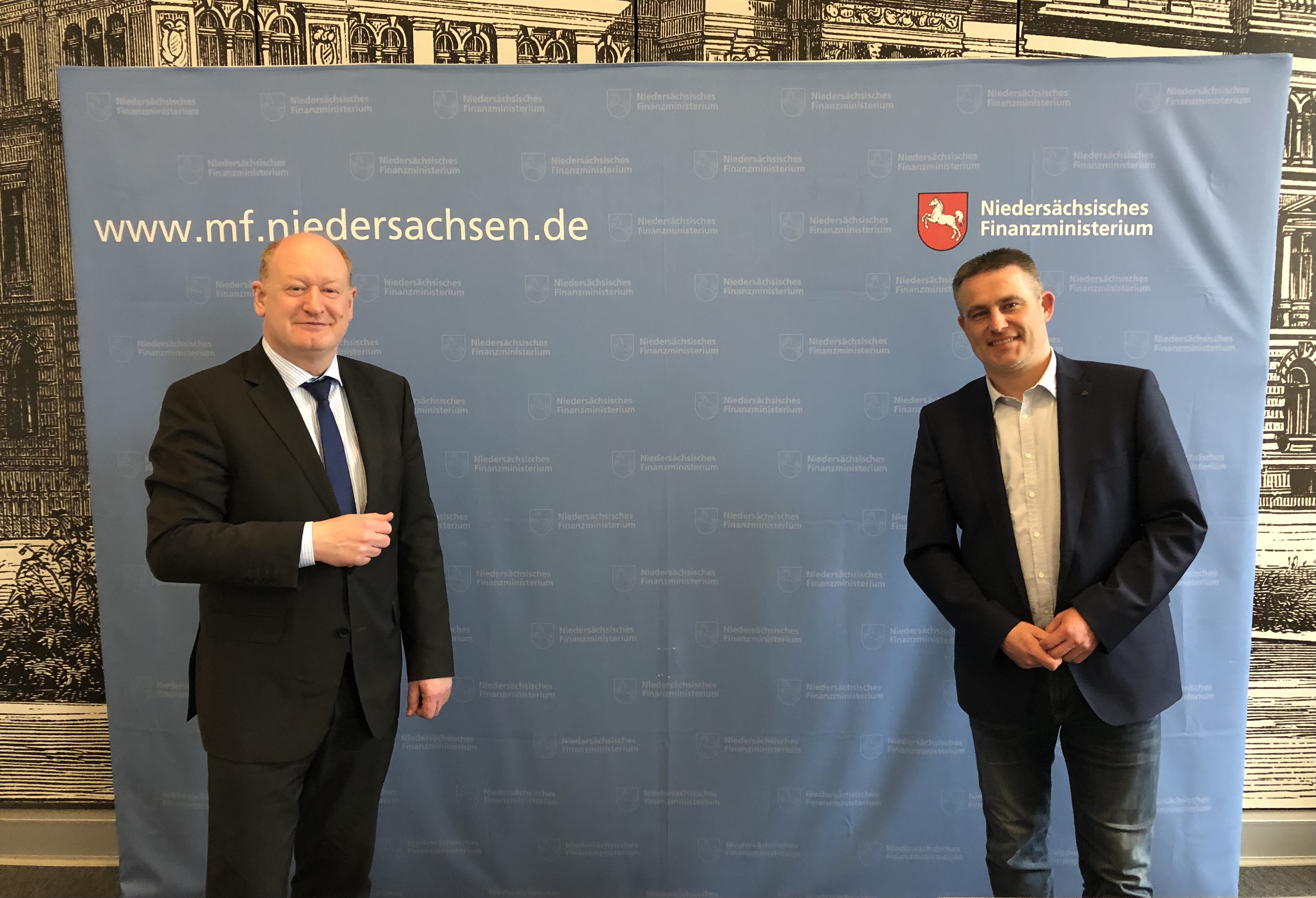 Die CDU steht für solide Finanzen, dass wird in den kommenden Jahren für die Stadt Gronau (Leine) sehr schwer werden. Hier Lars Wedekind mit dem ehemaligen niedersächsischen Finanzminister Reinhold Hilbers. 