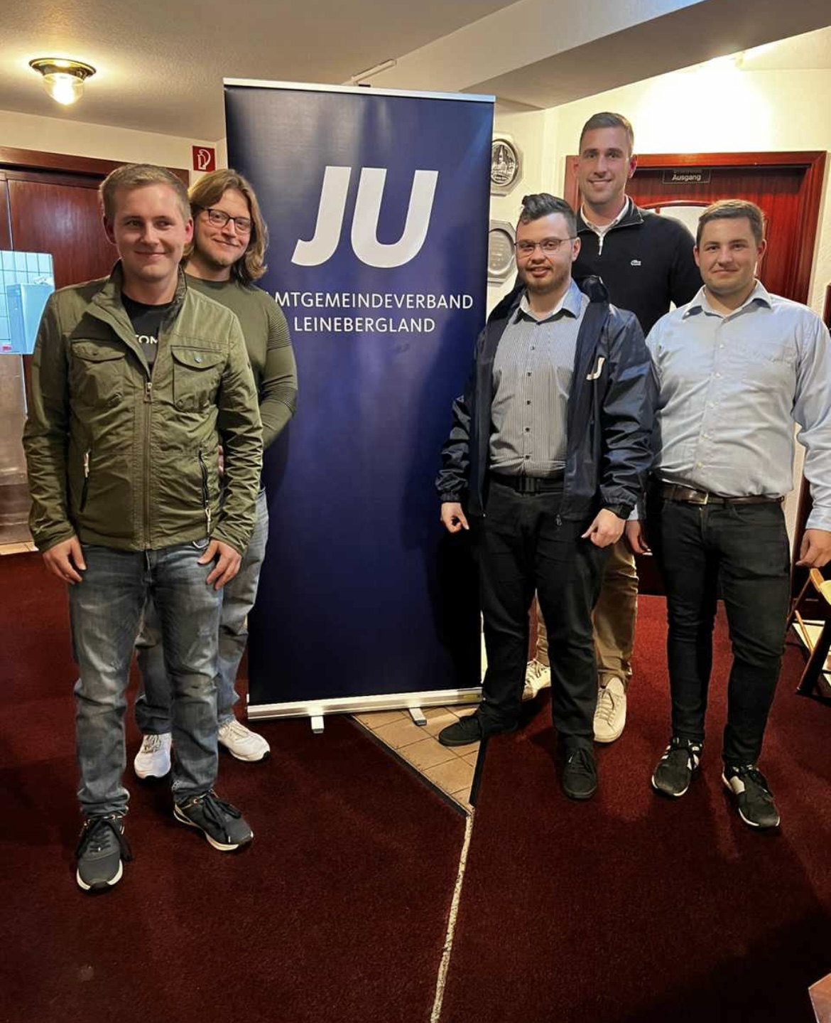 Der neue Vorstand der JU-Leinebergland um den wiedergewählten 1. Vorsitzenden Alexander Herfort (3. von rechts), zusammen mit dem aktuellen Kreisvorsitzenden Max Dettmar - als Stellvertreter (2. von rechts).
